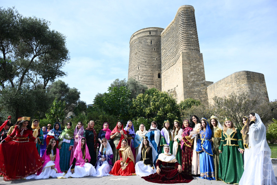 QHT-lərin təşəbbüsü ilə Bakıda kəlağayının təbliğinə həsr edilən yürüş keçirilib<font color=red> - FOTOLAR</font>