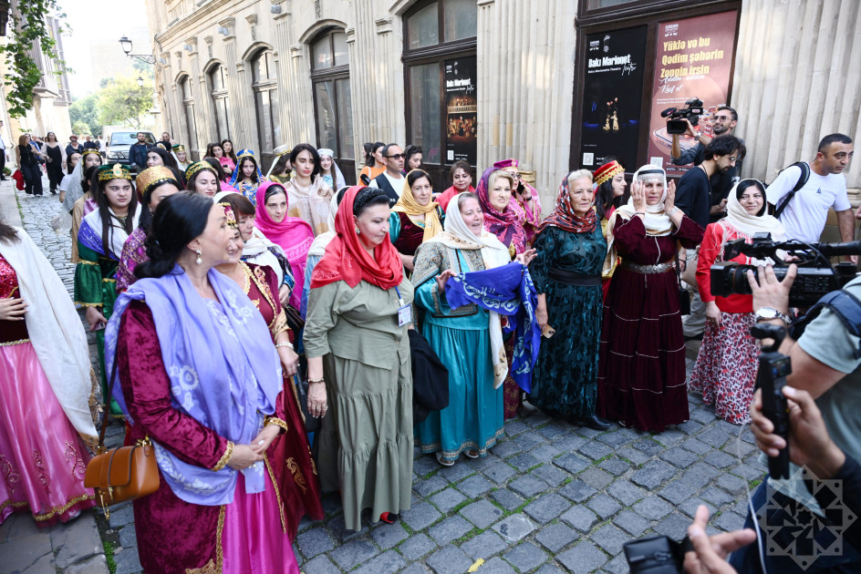 QHT-lərin təşəbbüsü ilə Bakıda kəlağayının təbliğinə həsr edilən yürüş keçirilib<font color=red> - FOTOLAR</font>