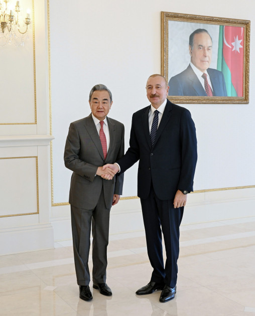 Prezident İlham Əliyev Çin Kommunist Partiyası Mərkəzi Komitəsinin Siyasi Bürosunun üzvünü qəbul edib<font color=red> - FOTOLAR</font>