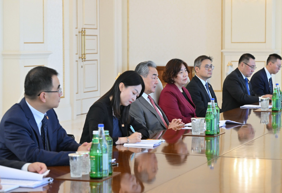 Prezident İlham Əliyev Çin Kommunist Partiyası Mərkəzi Komitəsinin Siyasi Bürosunun üzvünü qəbul edib<font color=red> - FOTOLAR</font>