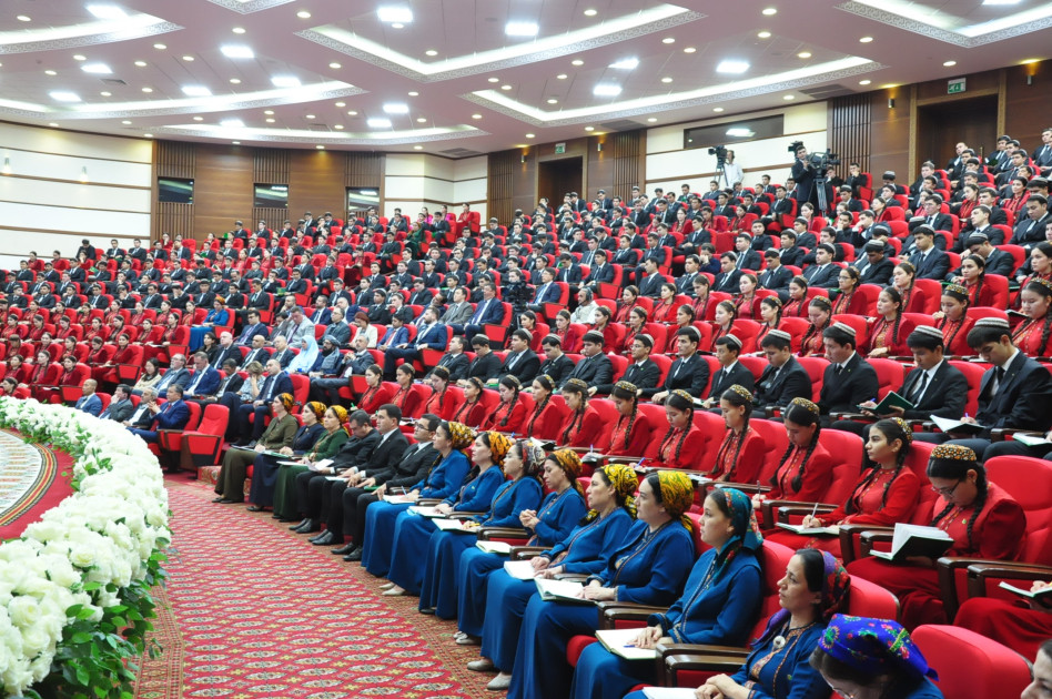 Türkmənistan Prezidentinin Azərbaycan dilinə tərcümə edilən kitabının təqdimatı olub<font color=red> - FOTOLAR</font>