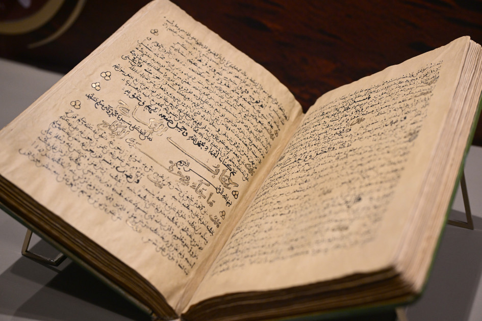 Leyla Əliyeva Səmərqənddə “Uşağın gözü ilə dünya” sərgisi və İmam əl-Buxari memorial kompleksi ilə tanış olub<font color=red> - FOTOLAR</font>