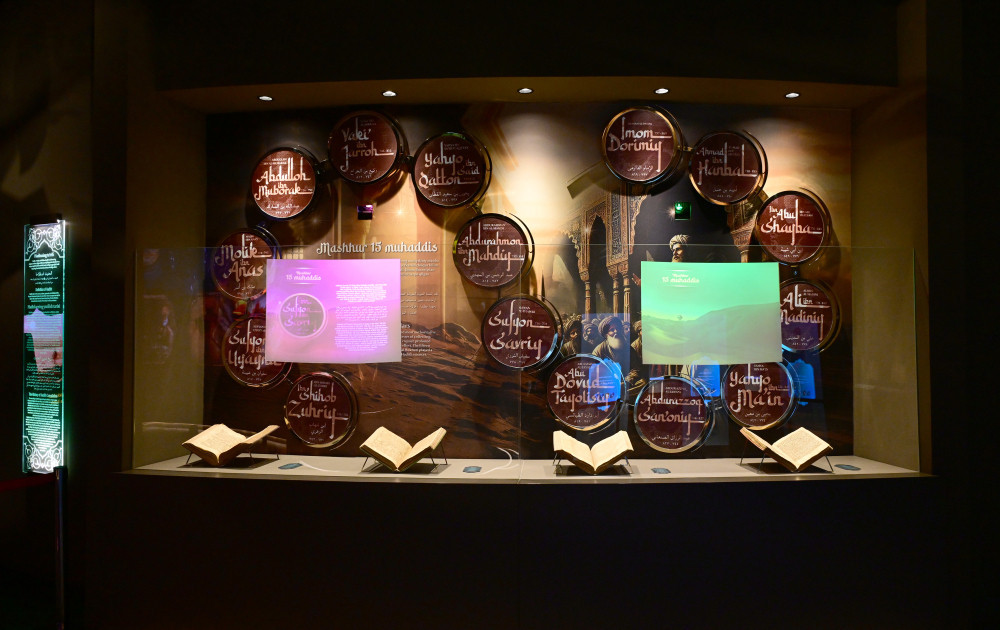 Leyla Əliyeva Səmərqənddə “Uşağın gözü ilə dünya” sərgisi və İmam əl-Buxari memorial kompleksi ilə tanış olub<font color=red> - FOTOLAR</font>