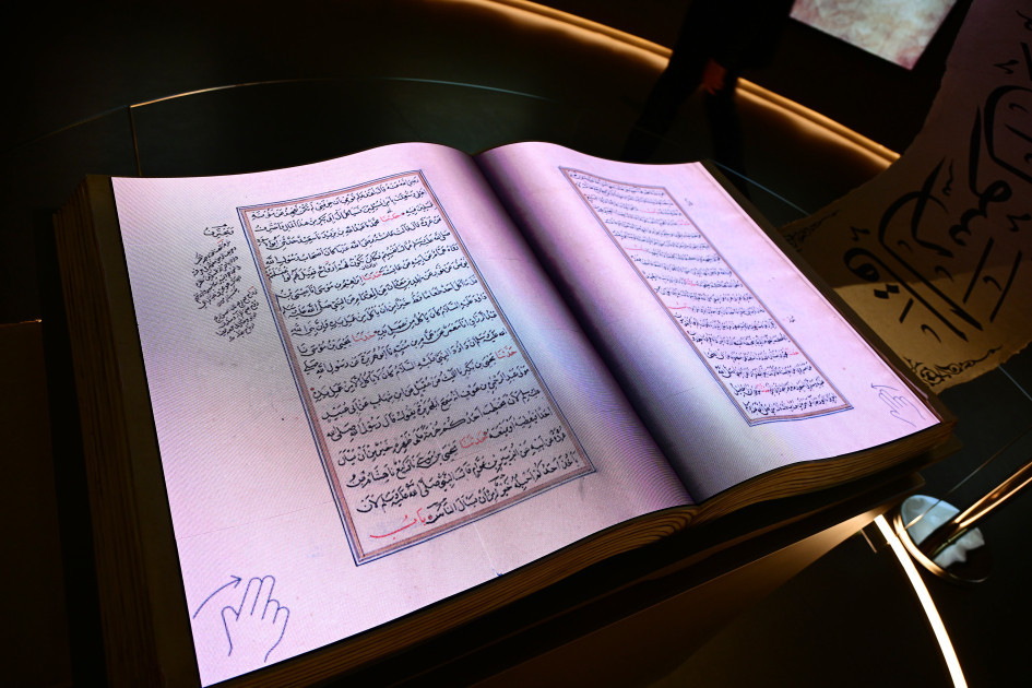 Leyla Əliyeva Səmərqənddə “Uşağın gözü ilə dünya” sərgisi və İmam əl-Buxari memorial kompleksi ilə tanış olub<font color=red> - FOTOLAR</font>