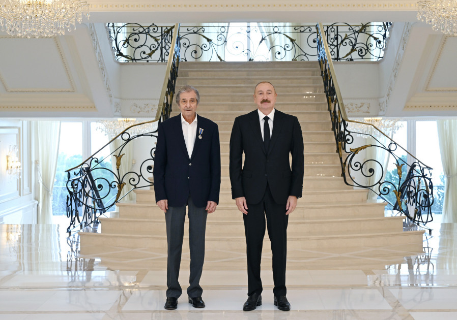 Prezident İlham Əliyev Fərhad Xəlilova “İstiqlal” ordenini təqdim edib<font color='red'> - YENİLƏNƏCƏK</font><font color=red> - FOTOLAR</font>