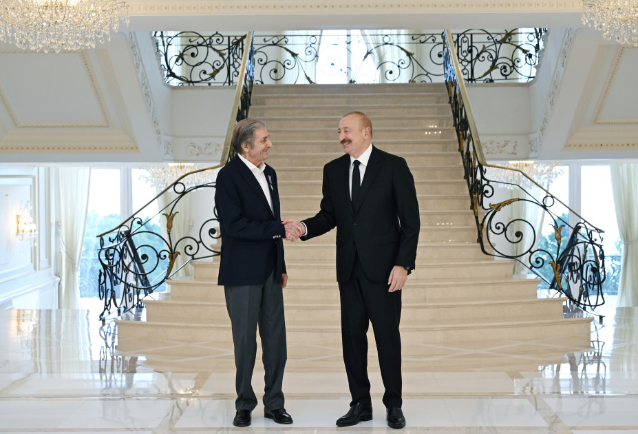 Prezident İlham Əliyev Fərhad Xəlilova “İstiqlal” ordenini təqdim edib<font color='red'> - YENİLƏNƏCƏK</font><font color=red> - FOTOLAR</font>
