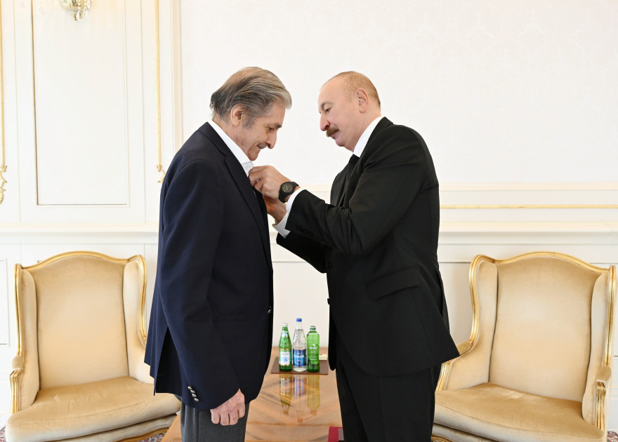 Prezident İlham Əliyev Fərhad Xəlilova “İstiqlal” ordenini təqdim edib<font color='red'> - YENİLƏNƏCƏK</font><font color=red> - FOTOLAR</font>