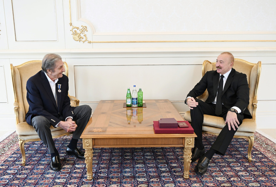 Prezident İlham Əliyev Fərhad Xəlilova “İstiqlal” ordenini təqdim edib<font color='red'> - YENİLƏNƏCƏK</font><font color=red> - FOTOLAR</font>