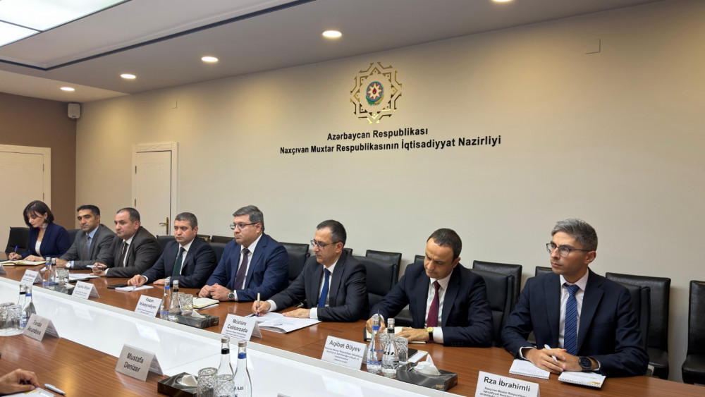 İqtisadiyyat Nazirliyində tekstil sənayesinin inkişaf perspektivləri müzakirə olunub<font color=red> - FOTOLAR</font>