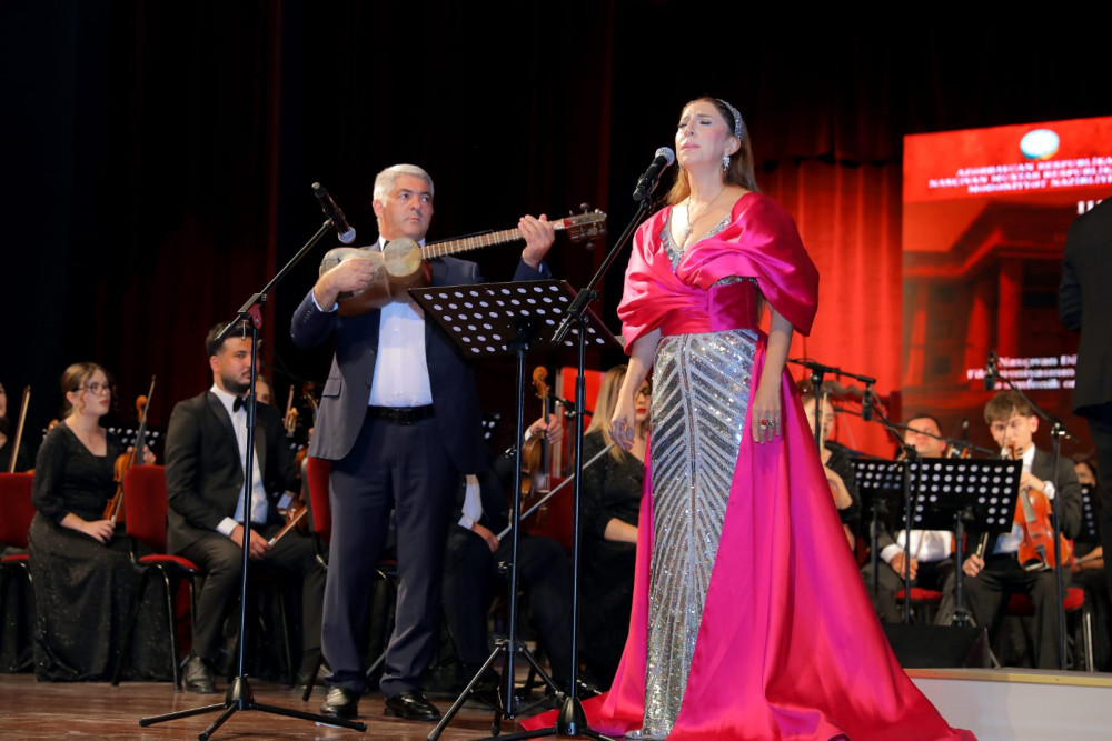 Naxçıvanda Fidan Hacıyevanın ifasında unudulmaz musiqi gecəsi yaşanıb<font color=red> - FOTOLAR</font>