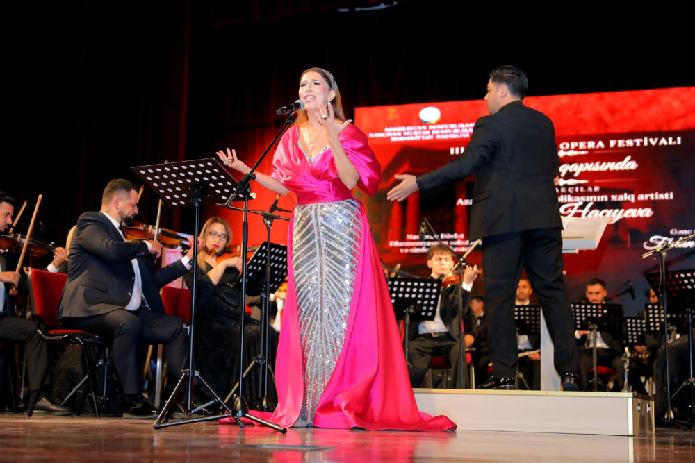 Naxçıvanda Fidan Hacıyevanın ifasında unudulmaz musiqi gecəsi yaşanıb<font color=red> - FOTOLAR</font>