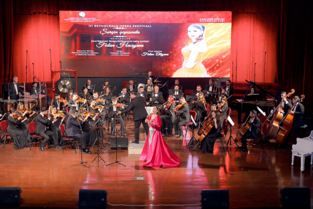 Naxçıvanda Fidan Hacıyevanın ifasında unudulmaz musiqi gecəsi yaşanıb<font color=red> - FOTOLAR</font>