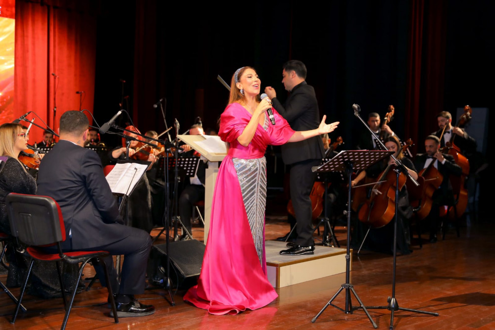 Naxçıvanda Fidan Hacıyevanın ifasında unudulmaz musiqi gecəsi yaşanıb<font color=red> - FOTOLAR</font>