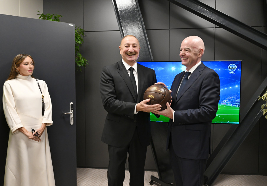 Prezident İlham Əliyev FIFA U-15 dünya çempionatının və festivalının açılış mərasimini izləyib<font color='red'> - YENİLƏNİB 2</font><font color=red> - FOTOLAR</font>