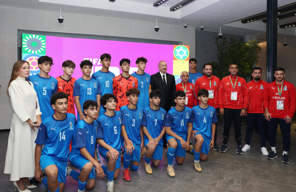 Prezident İlham Əliyev FIFA U-15 dünya çempionatının və festivalının açılış mərasimini izləyib<font color='red'> - YENİLƏNİB 2</font><font color=red> - FOTOLAR</font>