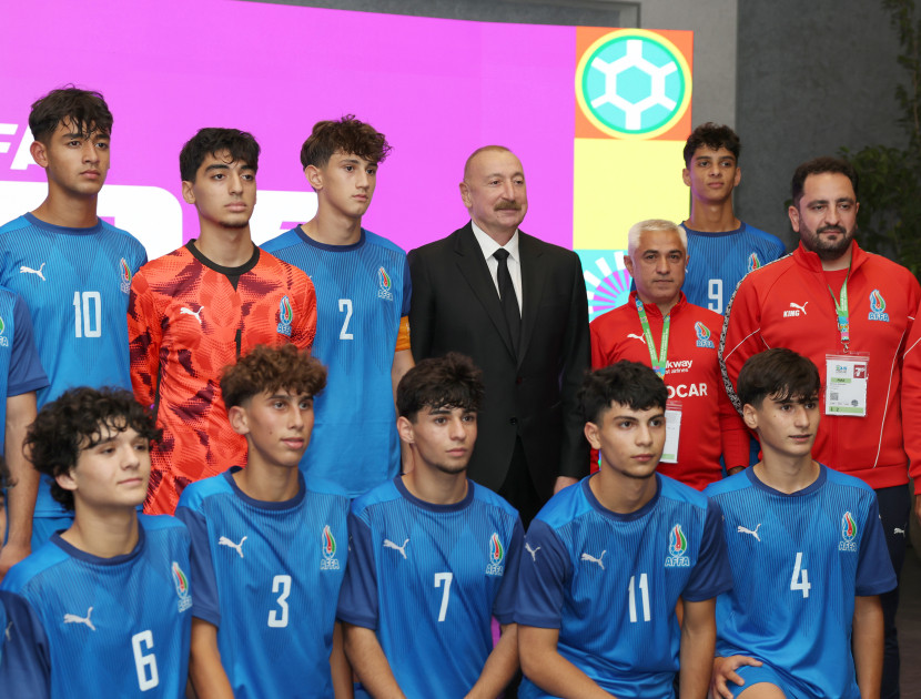 Prezident İlham Əliyev FIFA U-15 dünya çempionatının və festivalının açılış mərasimini izləyib<font color='red'> - YENİLƏNİB 2</font><font color=red> - FOTOLAR</font>