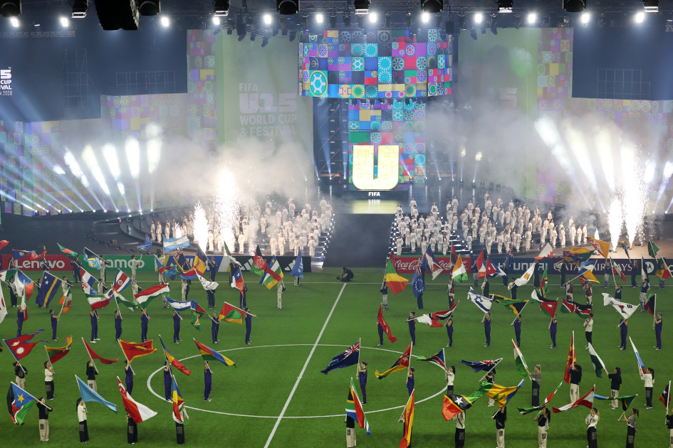 Prezident İlham Əliyev FIFA U-15 dünya çempionatının və festivalının açılış mərasimini izləyib<font color='red'> - YENİLƏNİB 2</font><font color=red> - FOTOLAR</font>