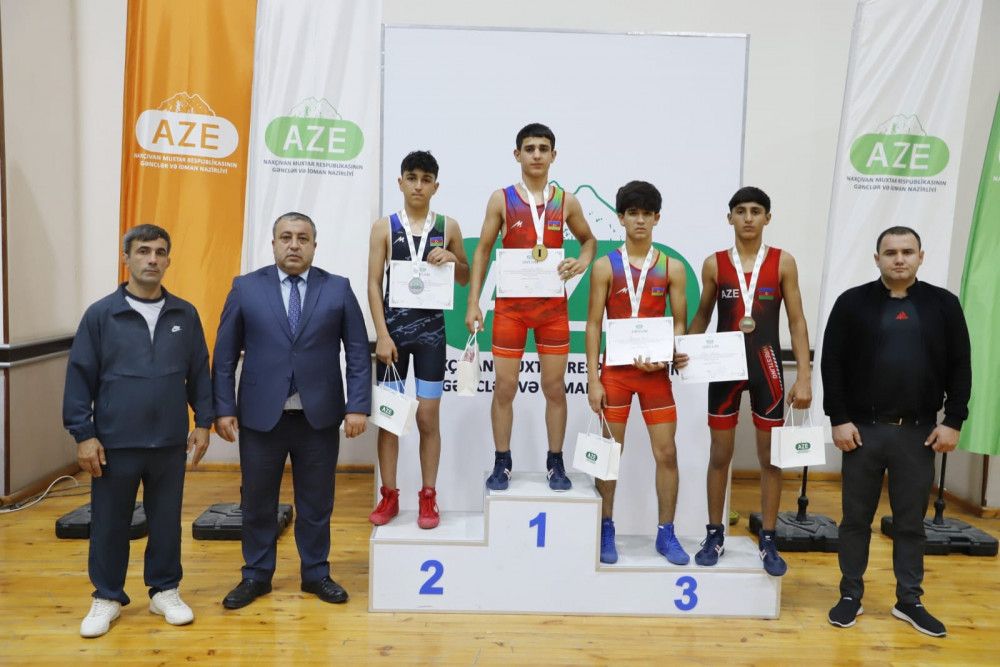 Yeniyetmə güləşçilər arasında Naxçıvan birinciləri müəyyənləşib <font color=red> - FOTOLAR</font>