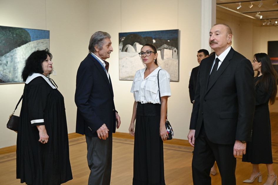 Prezident İlham Əliyev, birinci xanım Mehriban Əliyeva və ailə üzvləri “Mənim Abşeronum: Üstə gəl” adlı retrospektiv sərgi ilə tanış olublar<font color=red> - FOTOLAR</font>