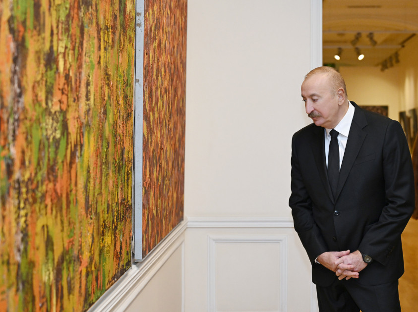 Prezident İlham Əliyev, birinci xanım Mehriban Əliyeva və ailə üzvləri “Mənim Abşeronum: Üstə gəl” adlı retrospektiv sərgi ilə tanış olublar<font color=red> - FOTOLAR</font>