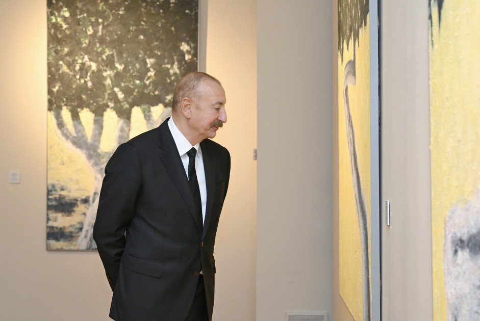 Prezident İlham Əliyev, birinci xanım Mehriban Əliyeva və ailə üzvləri “Mənim Abşeronum: Üstə gəl” adlı retrospektiv sərgi ilə tanış olublar<font color=red> - FOTOLAR</font>