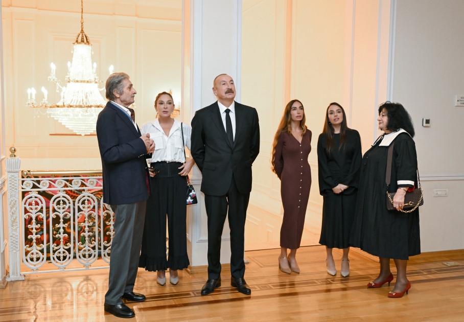 Prezident İlham Əliyev, birinci xanım Mehriban Əliyeva və ailə üzvləri “Mənim Abşeronum: Üstə gəl” adlı retrospektiv sərgi ilə tanış olublar<font color=red> - FOTOLAR</font>