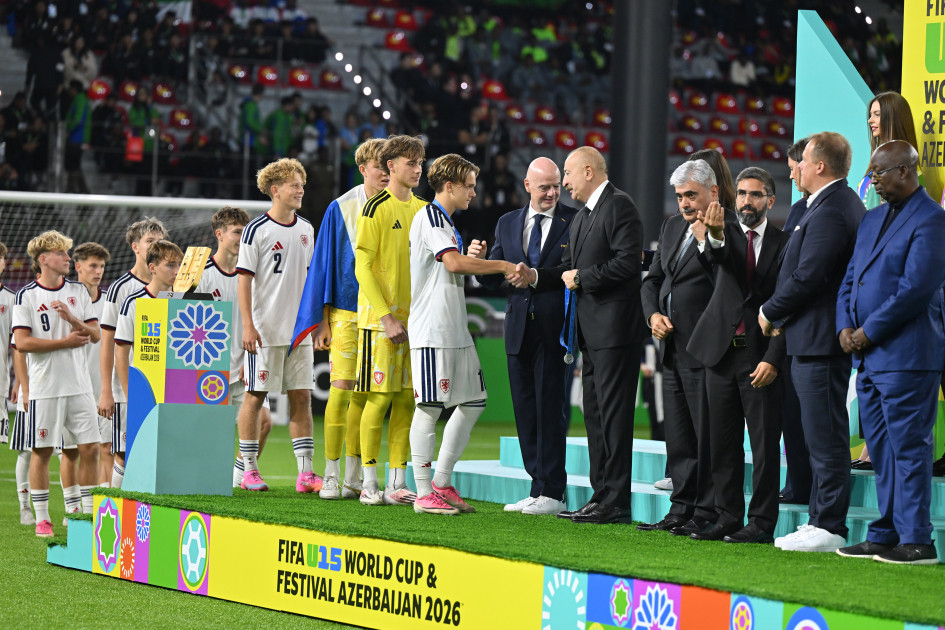 Prezident İlham Əliyev “FIFA U-15 World Cup and Festival”ın final matçını izləyib, mükafatlandırma mərasimində iştirak edib<font color='red'> - YENİLƏNİB</font><font color=red> - FOTOLAR</font>