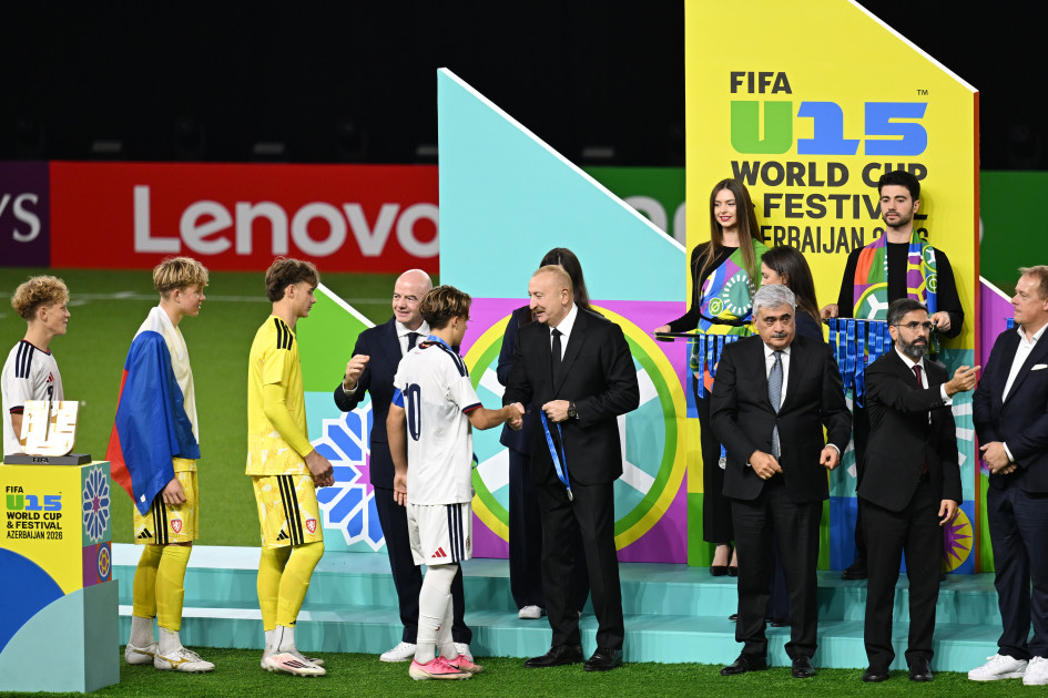 Prezident İlham Əliyev “FIFA U-15 World Cup and Festival”ın final matçını izləyib, mükafatlandırma mərasimində iştirak edib<font color='red'> - YENİLƏNİB</font><font color=red> - FOTOLAR</font>