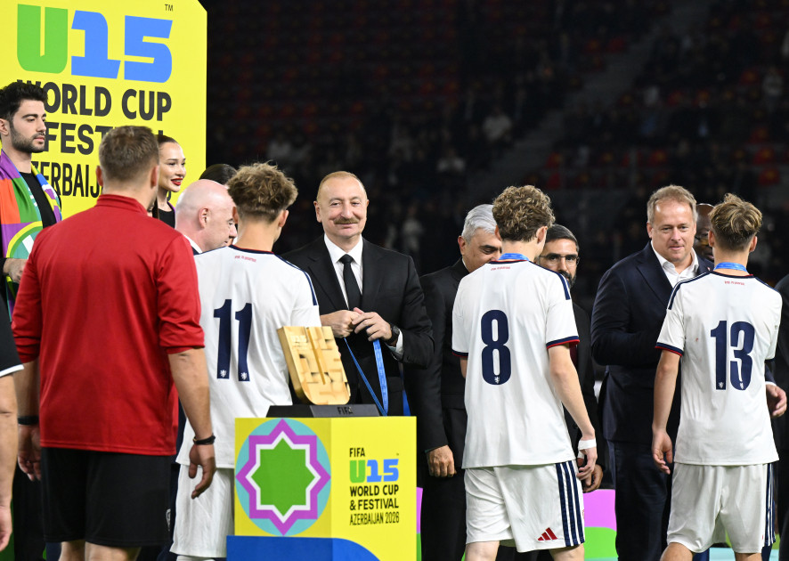Prezident İlham Əliyev “FIFA U-15 World Cup and Festival”ın final matçını izləyib, mükafatlandırma mərasimində iştirak edib<font color='red'> - YENİLƏNİB</font><font color=red> - FOTOLAR</font>