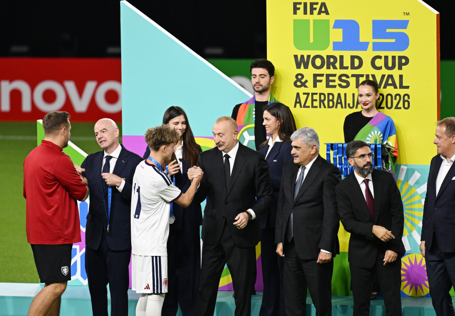 Prezident İlham Əliyev “FIFA U-15 World Cup and Festival”ın final matçını izləyib, mükafatlandırma mərasimində iştirak edib<font color='red'> - YENİLƏNİB</font><font color=red> - FOTOLAR</font>