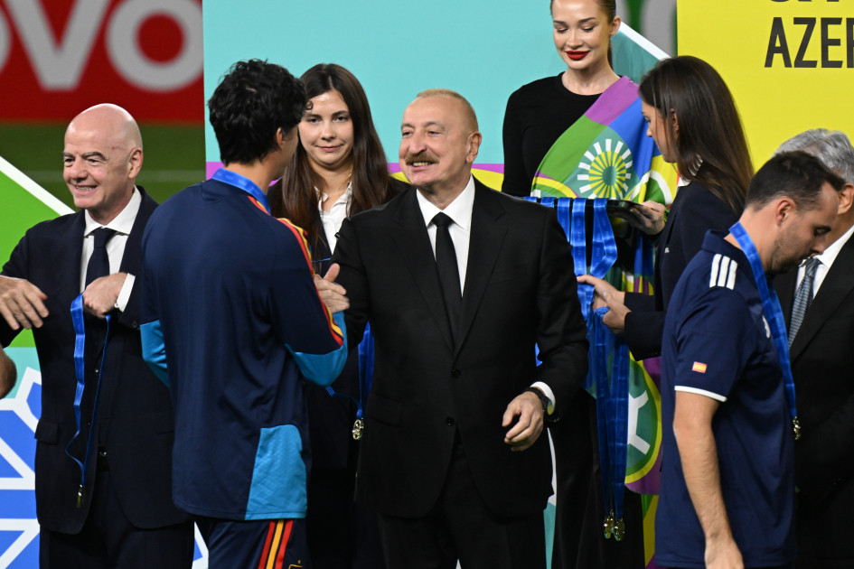 Prezident İlham Əliyev “FIFA U-15 World Cup and Festival”ın final matçını izləyib, mükafatlandırma mərasimində iştirak edib<font color='red'> - YENİLƏNİB</font><font color=red> - FOTOLAR</font>