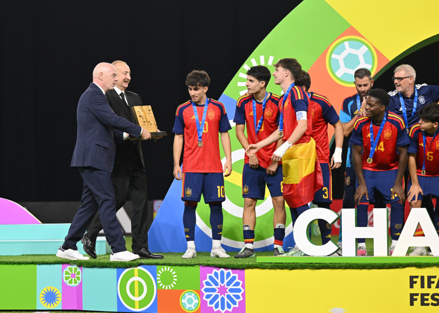 Prezident İlham Əliyev “FIFA U-15 World Cup and Festival”ın final matçını izləyib, mükafatlandırma mərasimində iştirak edib<font color='red'> - YENİLƏNİB</font><font color=red> - FOTOLAR</font>
