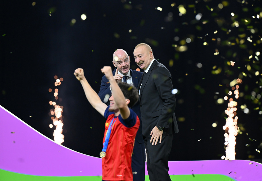 Prezident İlham Əliyev “FIFA U-15 World Cup and Festival”ın final matçını izləyib, mükafatlandırma mərasimində iştirak edib<font color='red'> - YENİLƏNİB</font><font color=red> - FOTOLAR</font>