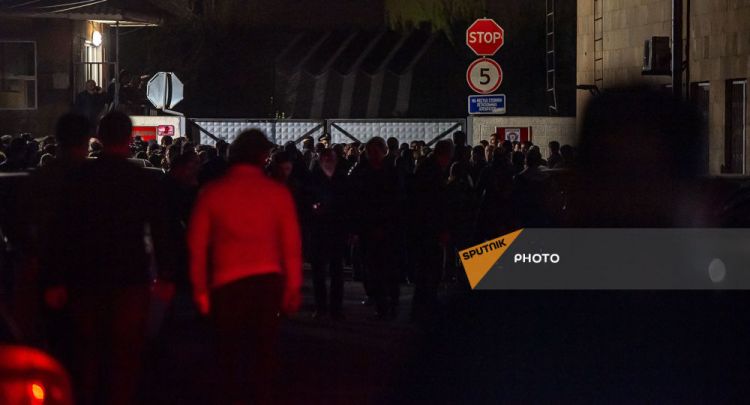 İrəvanda hərbi əsirləri gözləyirdilər, təyyarədən Muradov düşdü