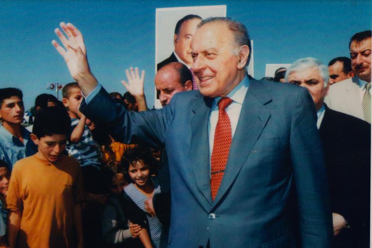 Tarixin dönüş məqamı: vətənə, böyük siyasətə qayıdış