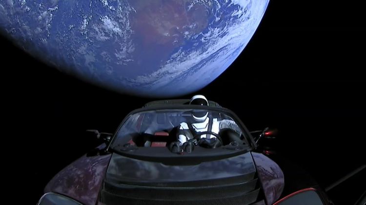 2018-ci ildə kosmosa göndərilmiş Tesla Roadster artıq 3 208 624 326 km məsafə qət edib<font color=red> - FOTOLAR</font>