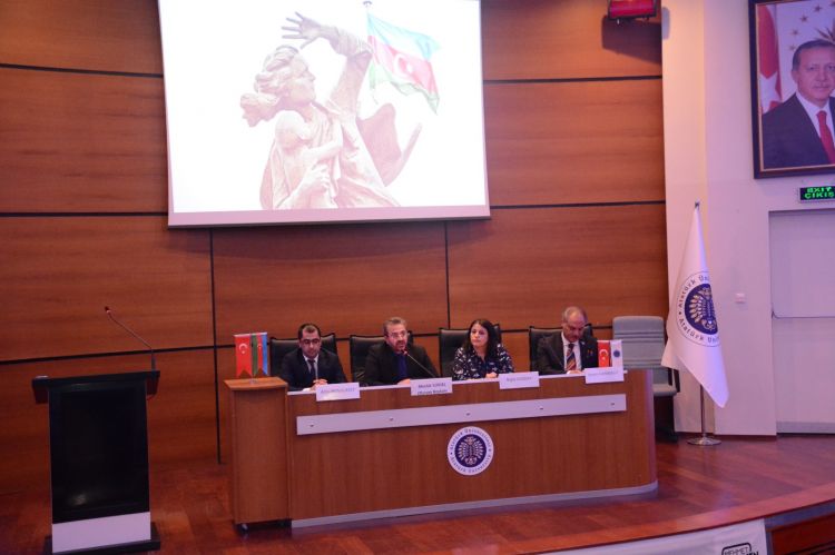 Türkiyənin Ərzurum şəhərində Xocalı soyqırımı qurbanlarının anım mərasimi təşkil edilib<font color=red> - FOTOLAR</font>