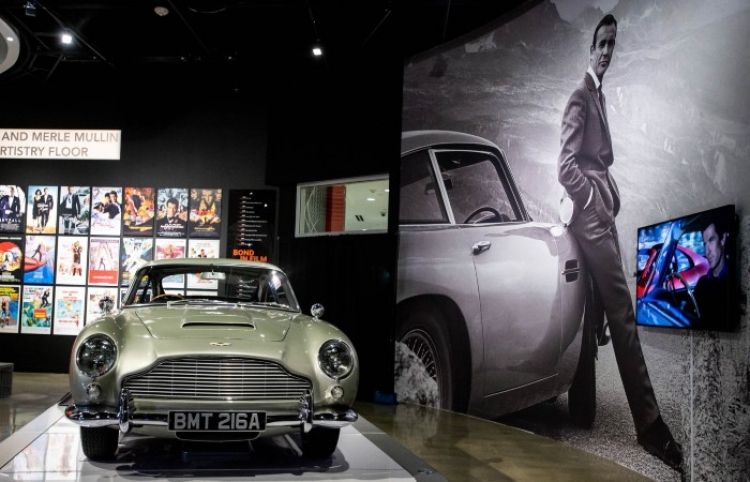 Şon Konnerinin hərraca çıxarılan Aston Martin avtomobili 2,4 milyon dollara satılıb