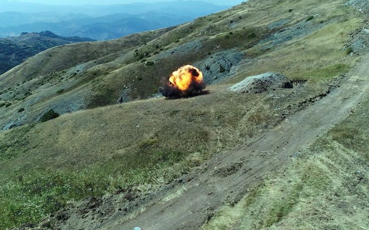 MN: Üçdik-Qırxqız-Sarıbaba yüksəklikləri erməni minalarından təmizlənir<font color=red> - VİDEO</font>