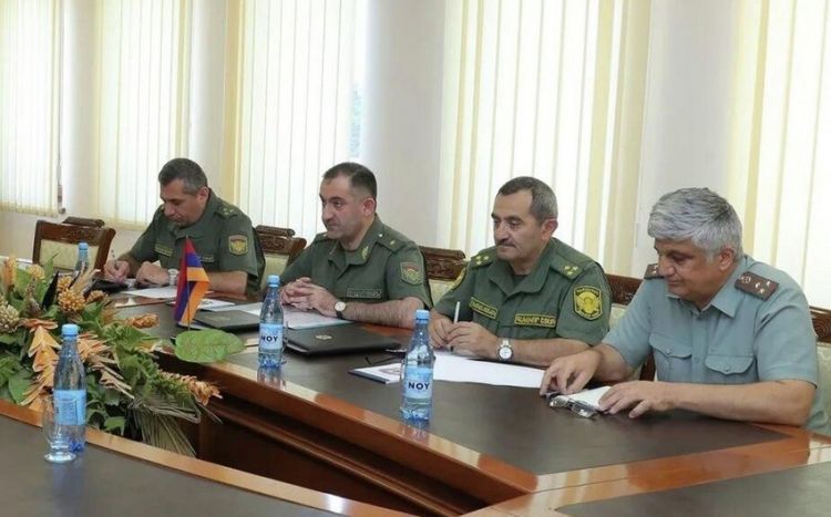 Ermənistan Baş Qərargahının rəisi rusiyalı səfirlə regionu müzakirə edib