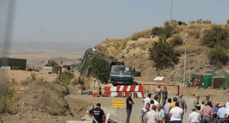 Laçın dəhlizində Rusiya sülhməramlılarının postları sökülür<font color=red> - VİDEO</font>