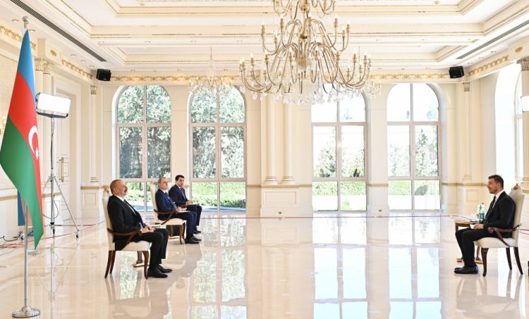 Prezident İlham Əliyev Bosniya və Herseqovinanın Azərbaycanda yeni təyin olunan səfirinin etimadnaməsini qəbul edib <font color='red'> - YENİLƏNİB</font><font color=red> - FOTOLAR</font>