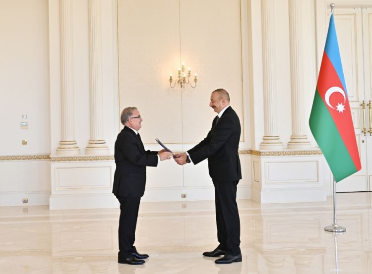 Prezident İlham Əliyev Dominikanın Azərbaycanda yeni təyin olunan səfirinin etimadnaməsini qəbul edib<font color='red'> - YENİLƏNİB</font><font color=red> - FOTOLAR</font>