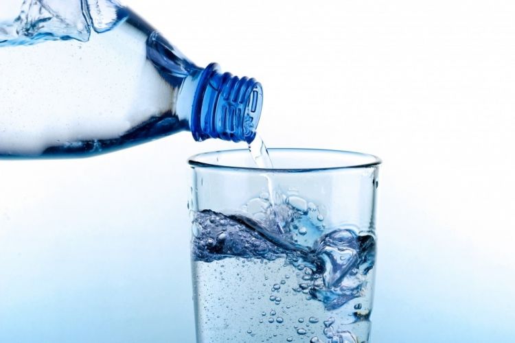 Qazlı içkilərin mütəmadi istifadəsi xroniki xəstəliklərə səbəb olur