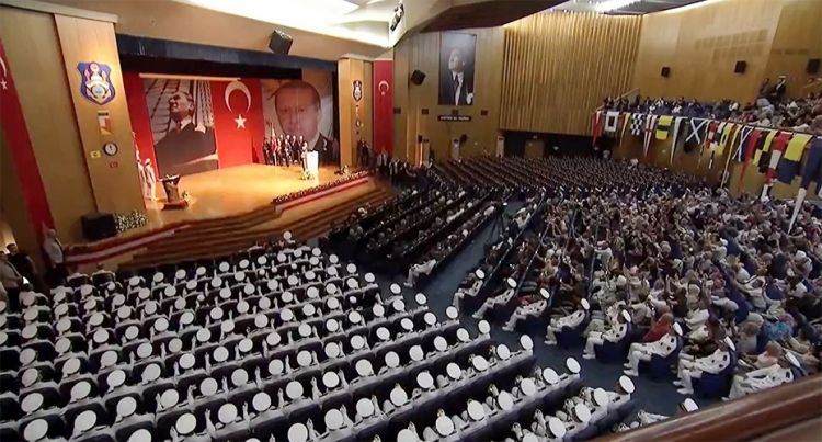 Müdafiə naziri Türkiyənin Hərbi Dənizçilik və Təyyarəçilik məktəblərinin buraxılış mərasimində iştirak edib