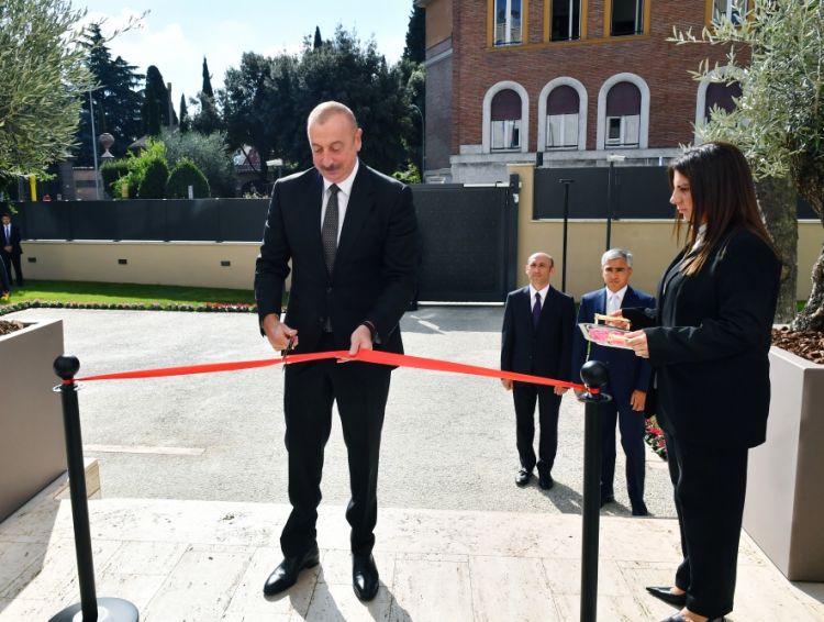Azərbaycan Prezidenti İlham Əliyev Romada Azərbaycanın İtaliyadakı səfirliyinin yeni binasının açılışında iştirak edib<font color='red'> - YENİLƏNİB</font><font color=red> - FOTOLAR</font>