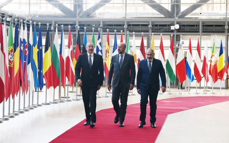 Aİ Brüssel görüşünü alqışlayıb