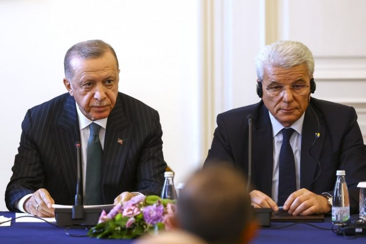 Bosniya və Herseqovina ilə Türkiyə arasında şəxsiyyət vəsiqəsi ilə gediş-gəliş mümkün olacaq