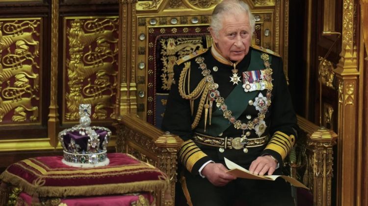 III Çarlz rəsmən Böyük Britaniyanın kralı elan edilib