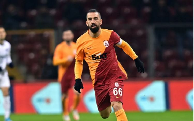 Arda Turan karyerasını başa vurub